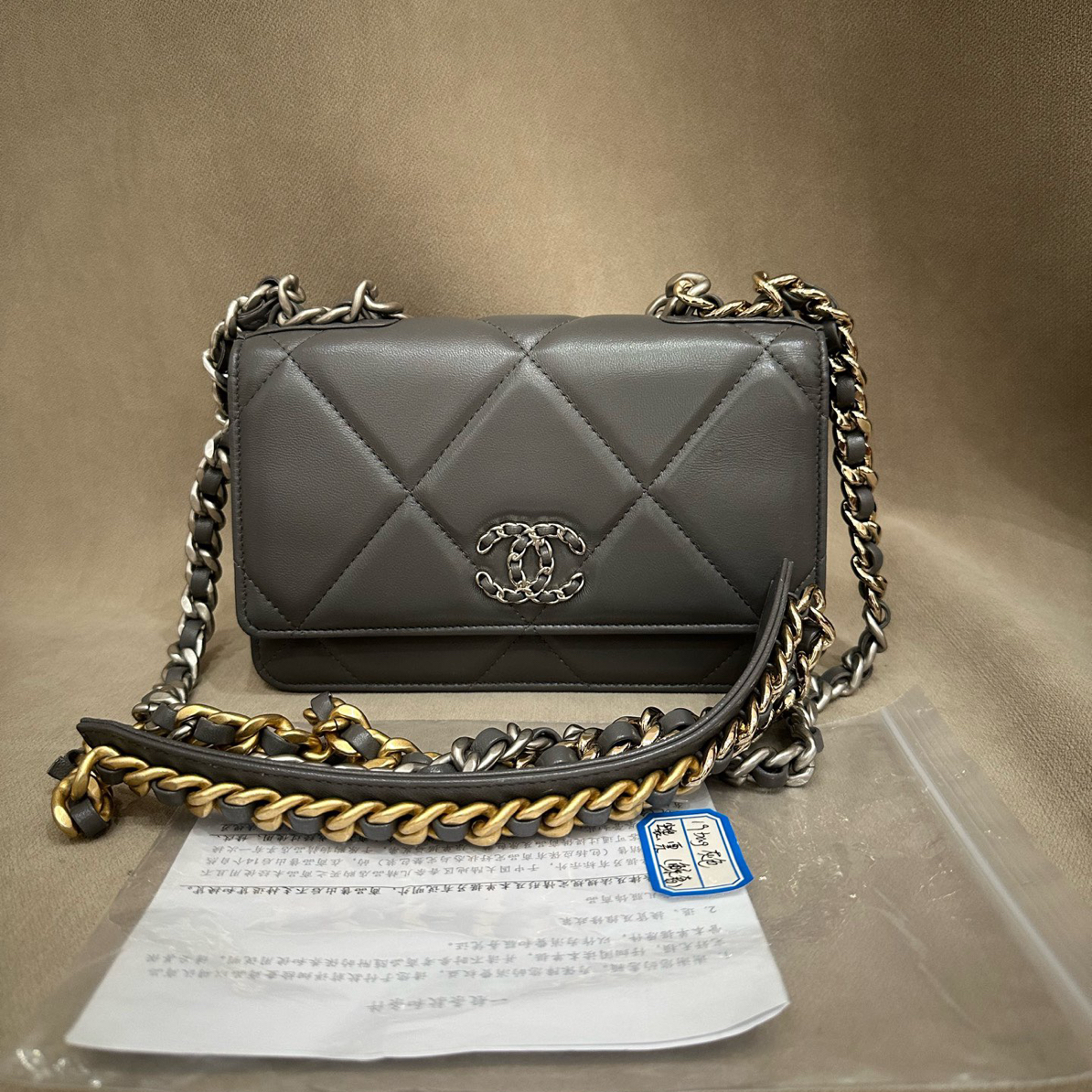 99新 Chanel/香奈儿 19bag woc 灰色芯片款 高级灰搭配淡淡的银扣