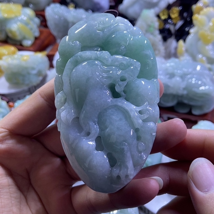 翡翠未镶嵌把件虎虎生威