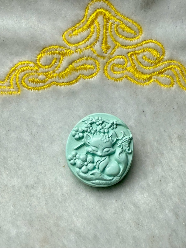 天然原矿绿松石九尾狐