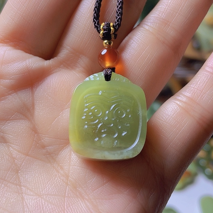 未镶嵌岫岩河磨玉（透闪石质玉）挂件