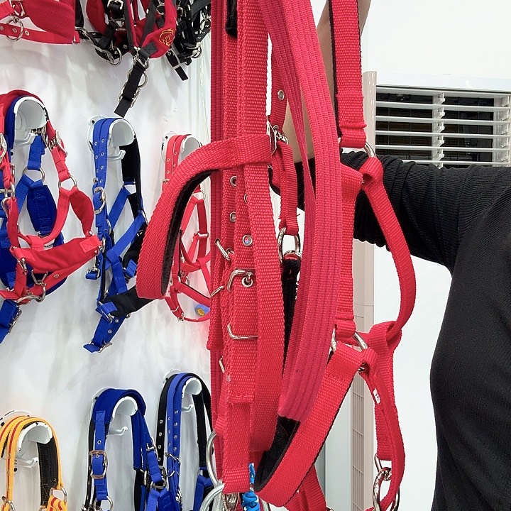 普通水勒红色大号一套，普通笼头红色大号一个