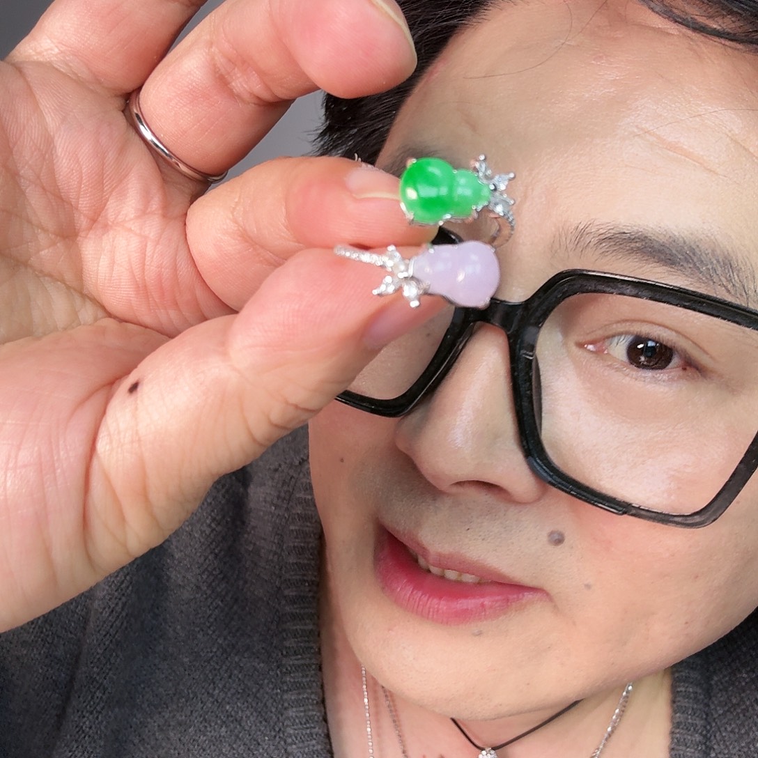 龙***妈翡翠未镶嵌颈饰一件