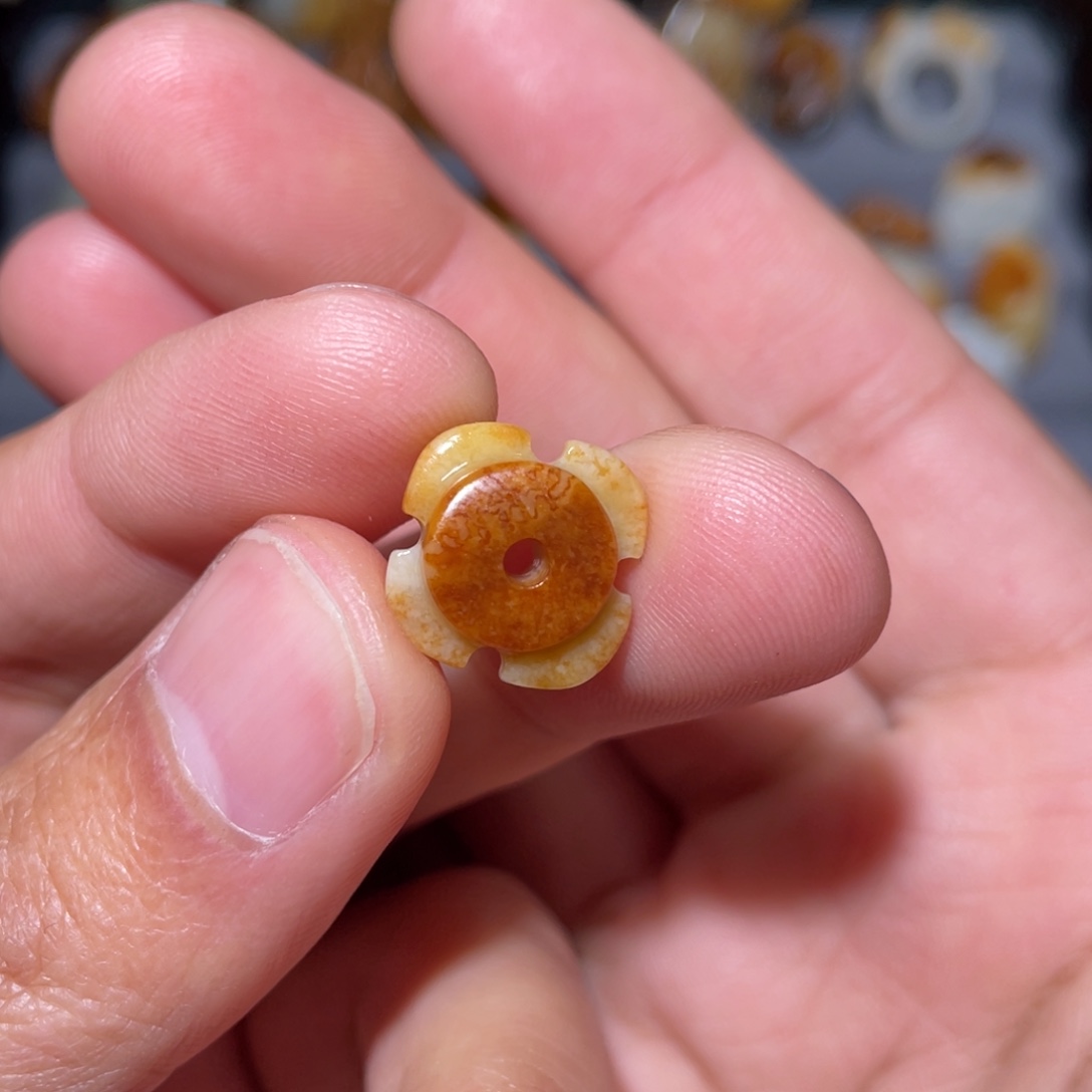 和田玉未镶嵌车挂