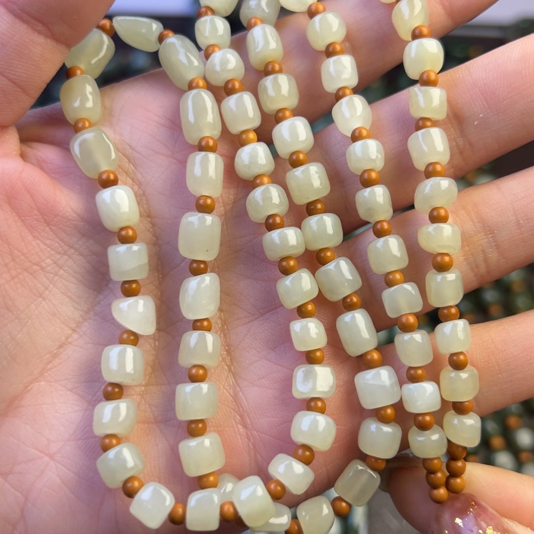 和田玉颈饰未镶嵌