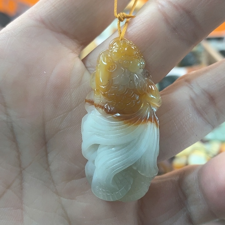 蛇纹石玉颈饰合金