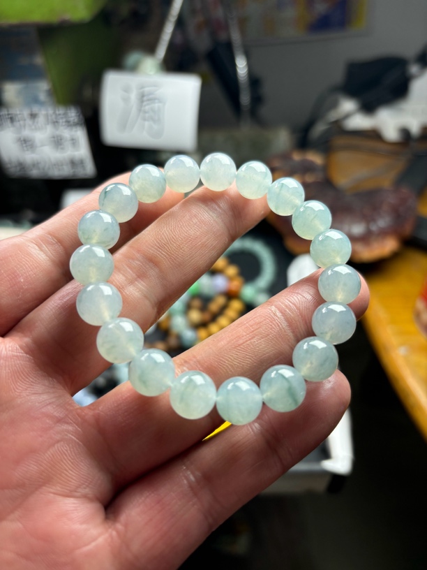 缅甸翡翠糯冰蓝底卡10 19粒