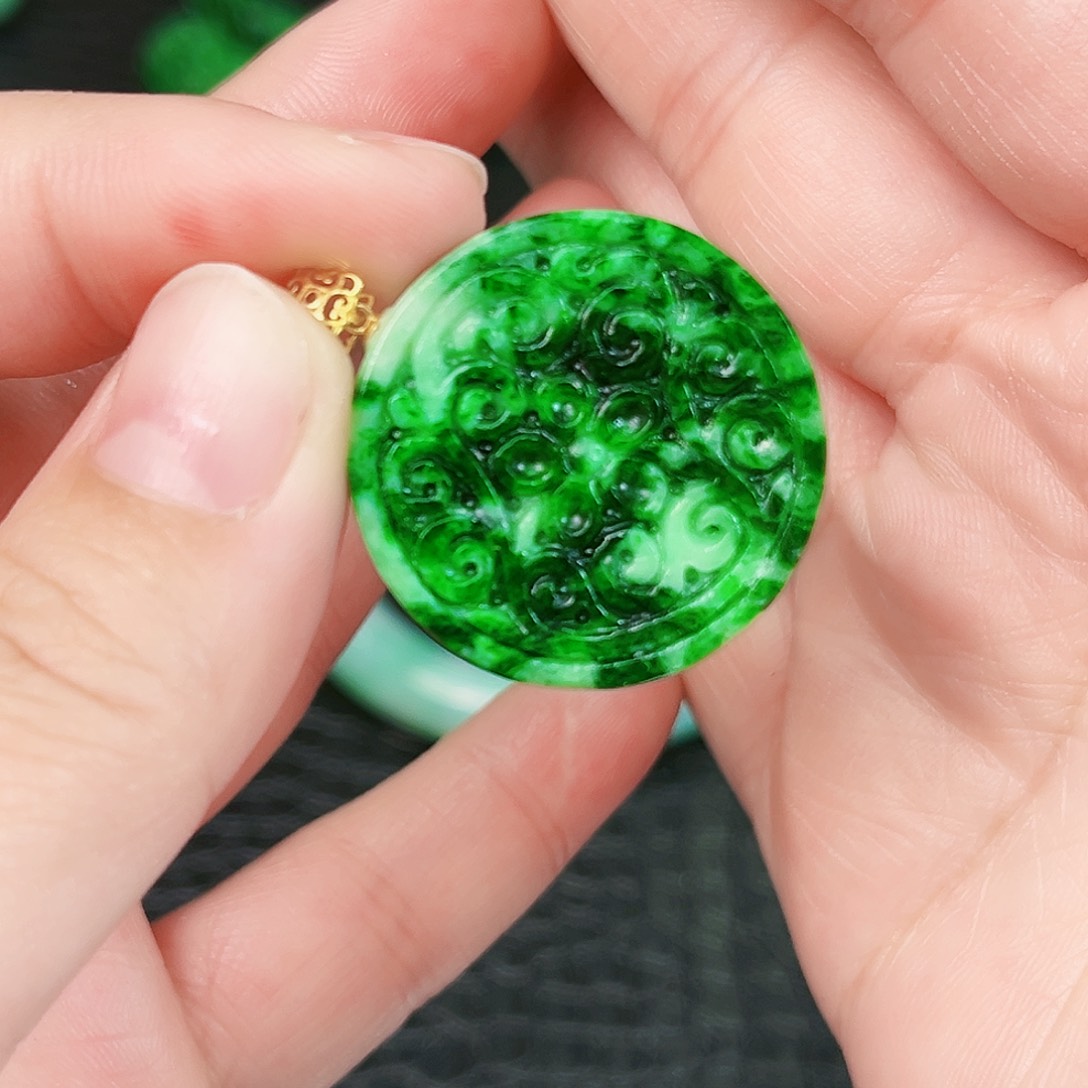 翡翠颈饰18K金镶嵌吊坠