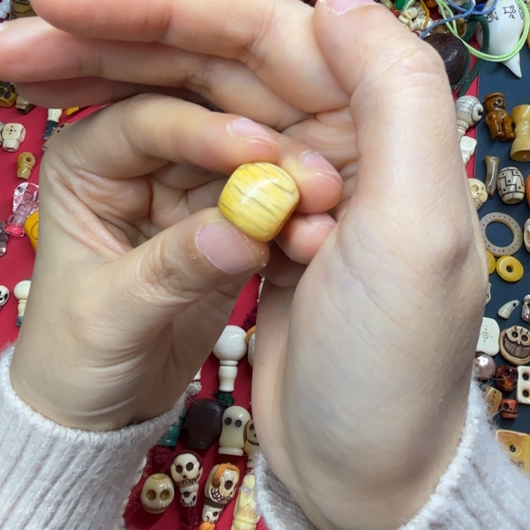 配饰和化妆等工序制作