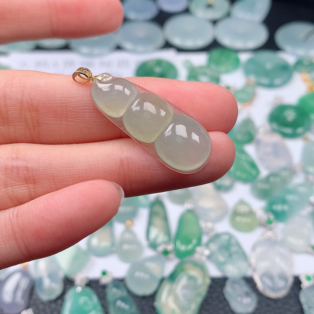 翡翠颈饰18K金镶嵌天然翡翠