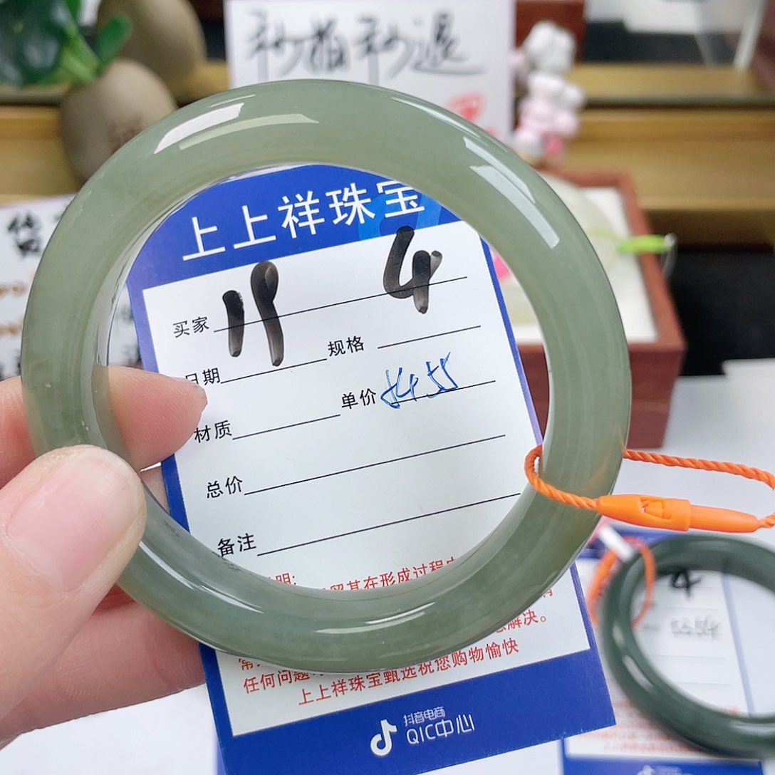 和田玉手镯未镶嵌