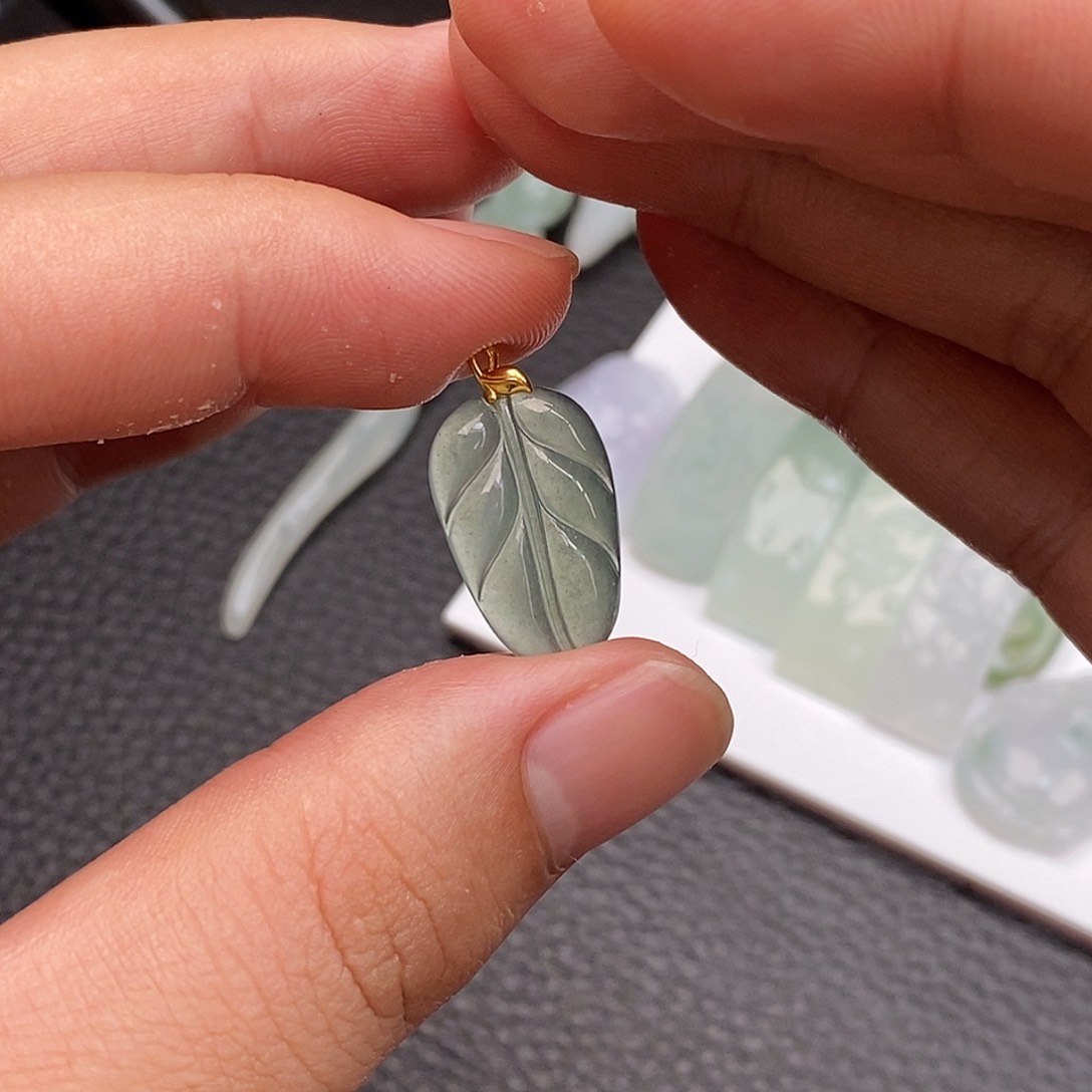 18K金镶嵌定制翡翠叶子