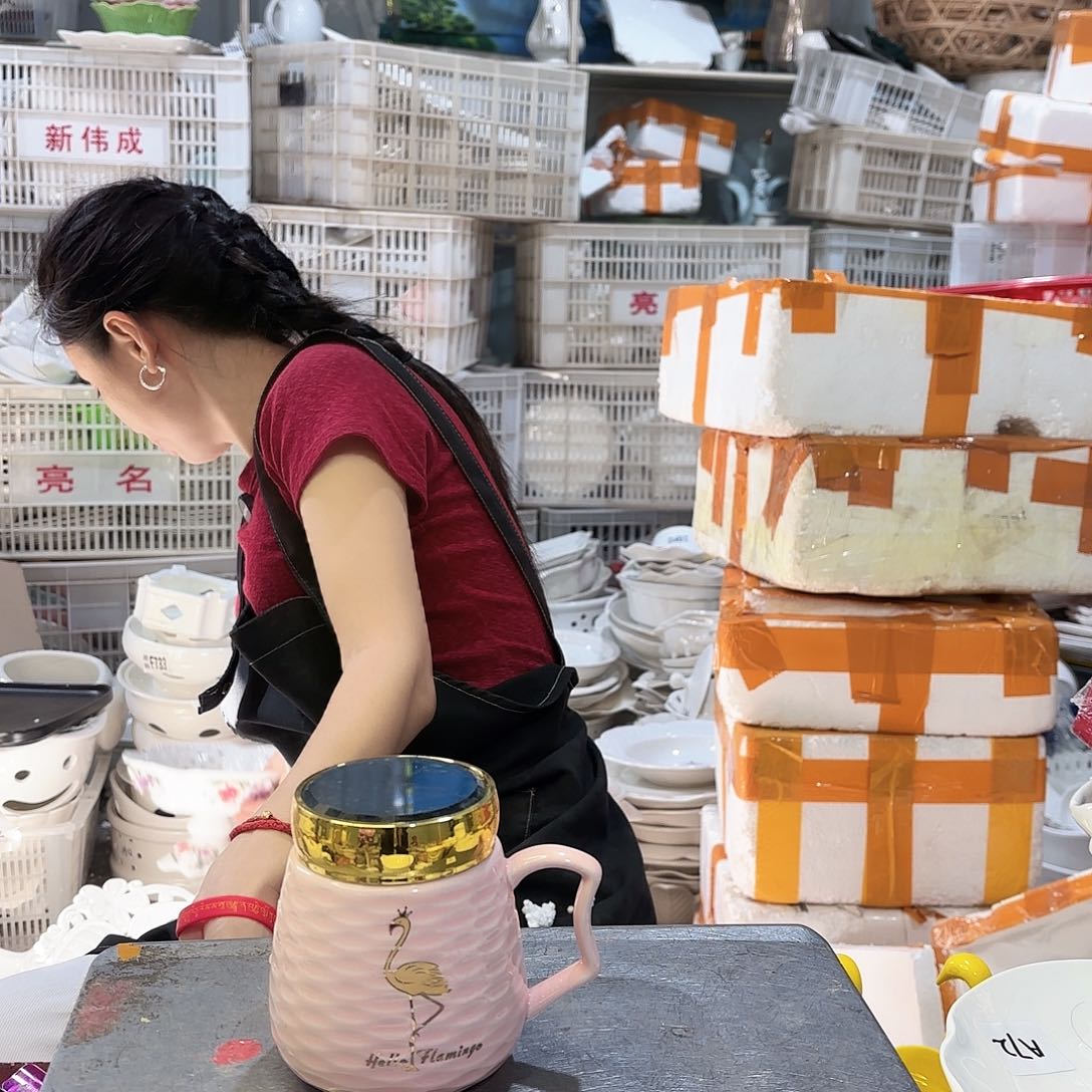 盘微瑕产品………两个杯子