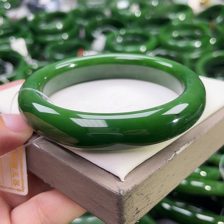 未镶嵌手镯和田玉（碧玉）