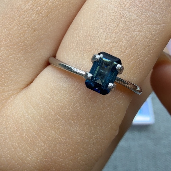 碧玺未镶嵌蓝色裸石4*6碧玺