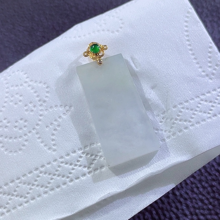 翡翠颈饰18K金镶嵌翡翠