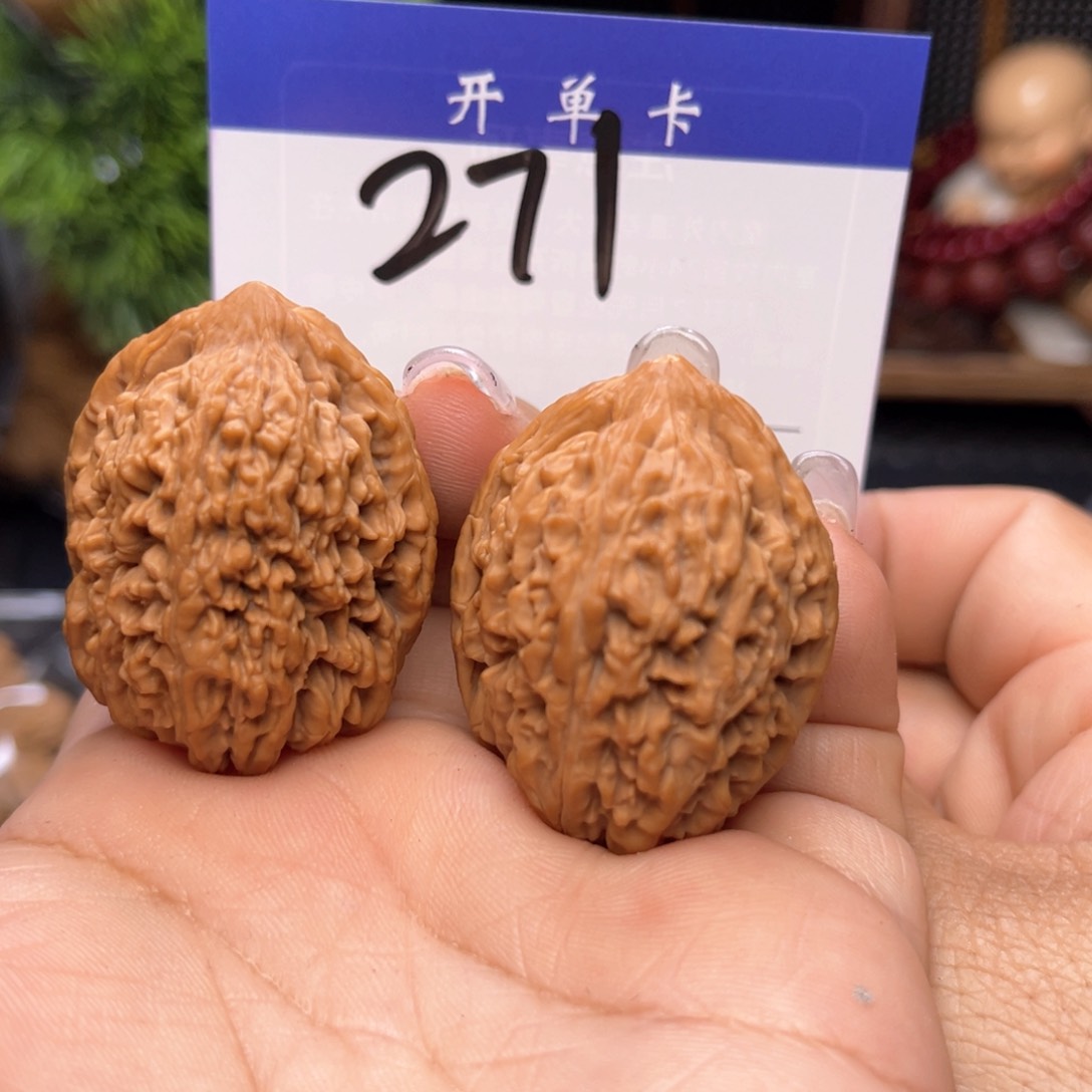 文玩核桃吊坠大蒜头。边 31肚32。丹