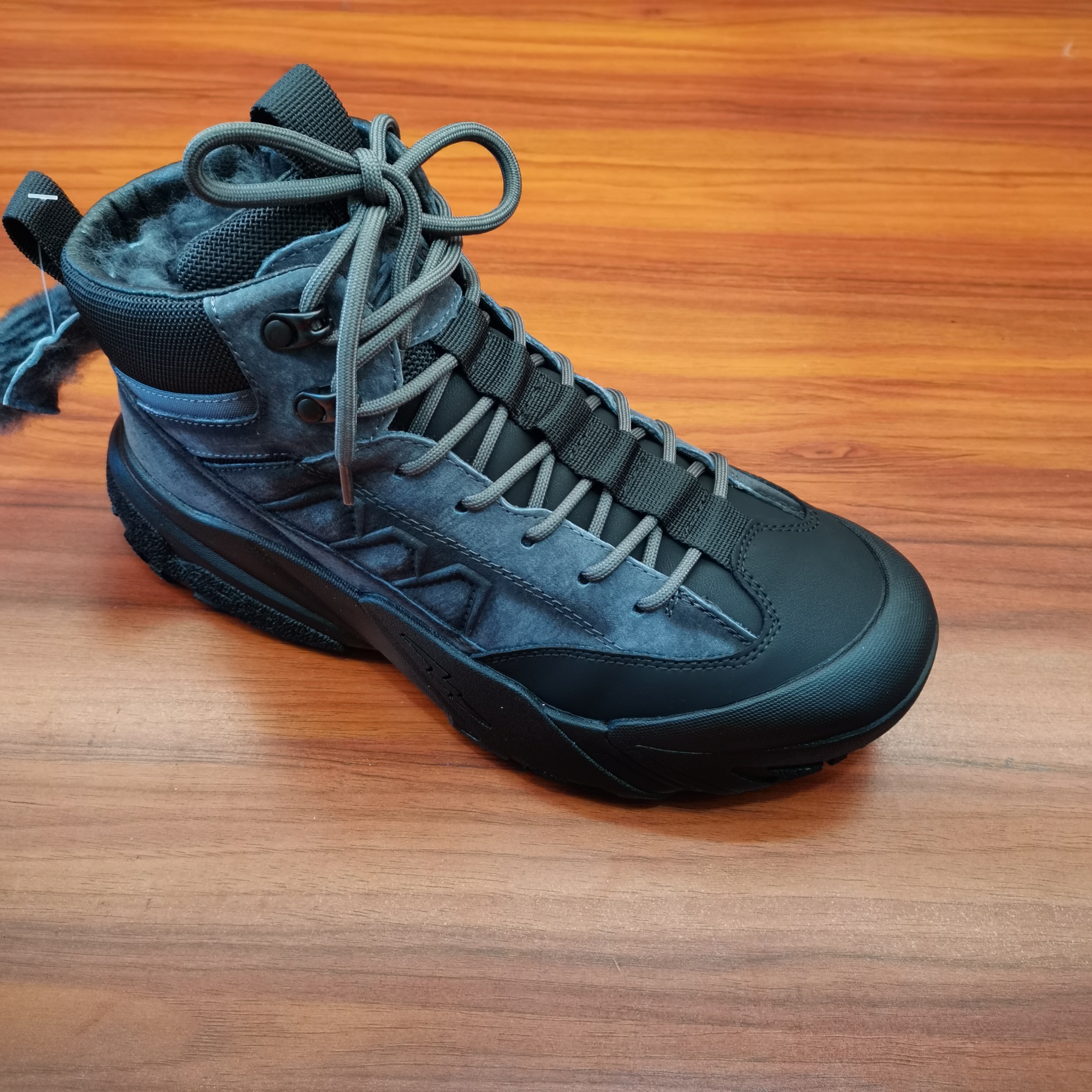 《加厚羊毛》皮毛一体，广州冬季新款男士户外休闲皮鞋35801灰，