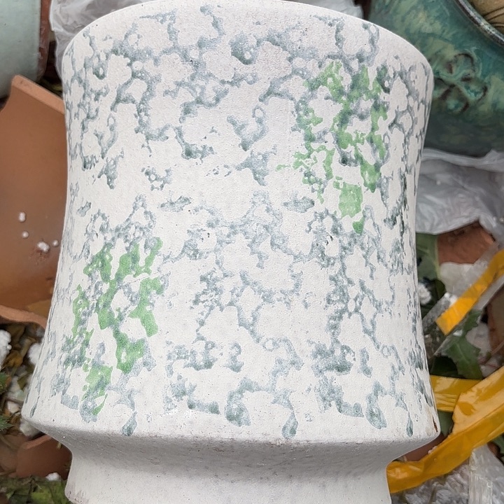 正品紫砂口20高22瑕疵。。。。