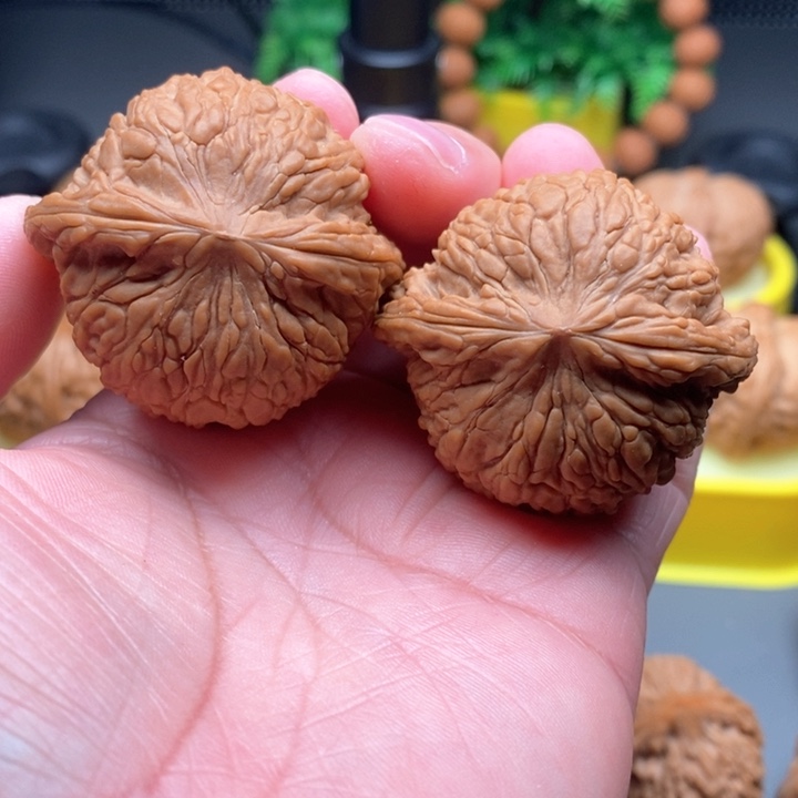 文玩核桃把件绣球