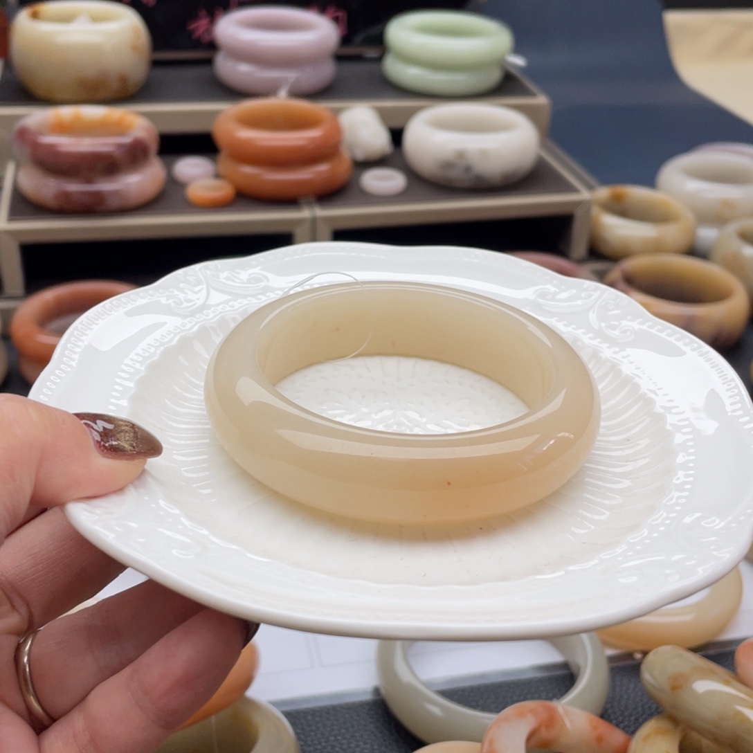 石英质玉未镶嵌手镯