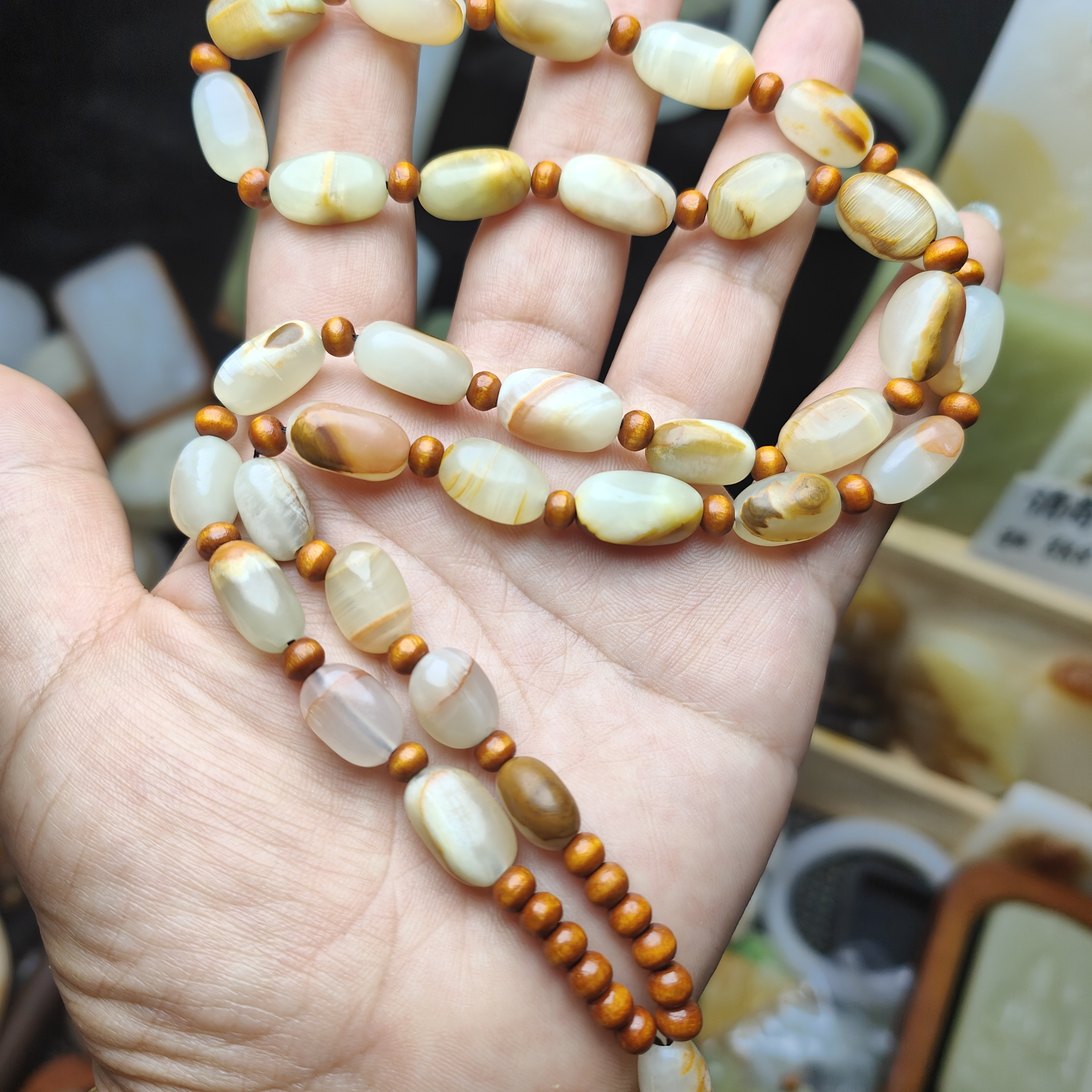 昆仑山 盆景石 方解石玉 带皮挂脖项链男款