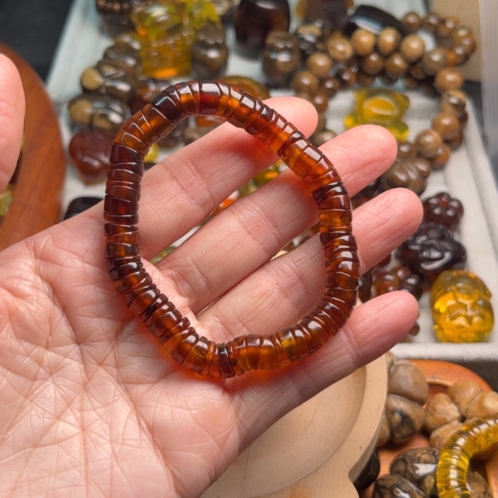 喵***v琥珀未镶嵌颈饰缅珀