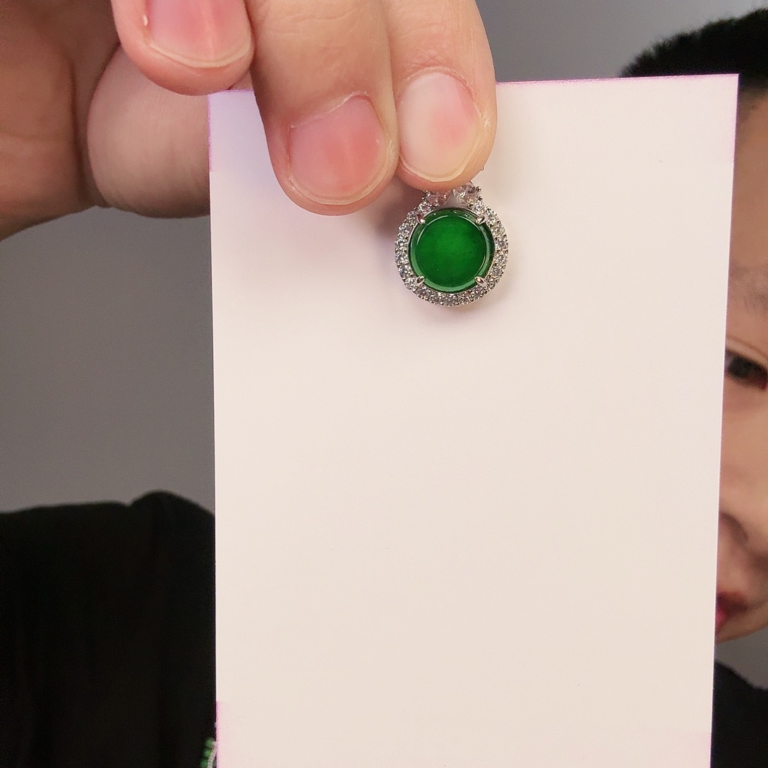 翡翠颈饰未镶嵌一件