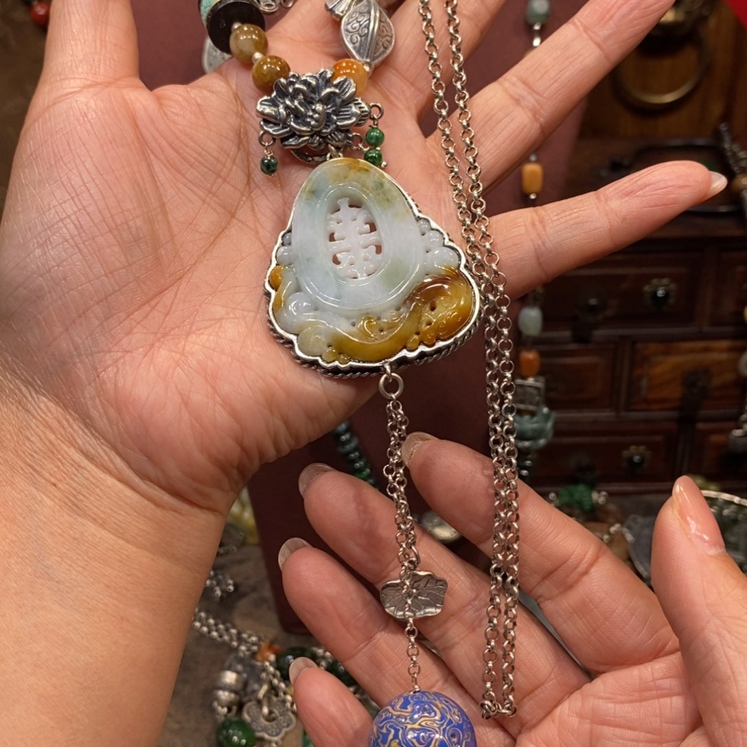 翡翠吊坠(赠链)未镶嵌