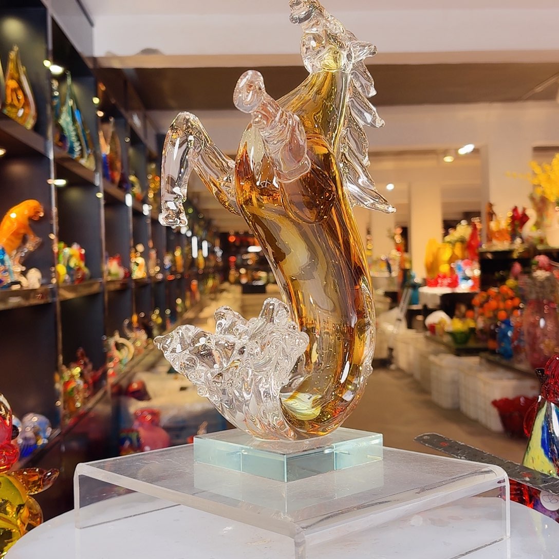 琉璃手工艺品琉璃岛上有个叫小白
