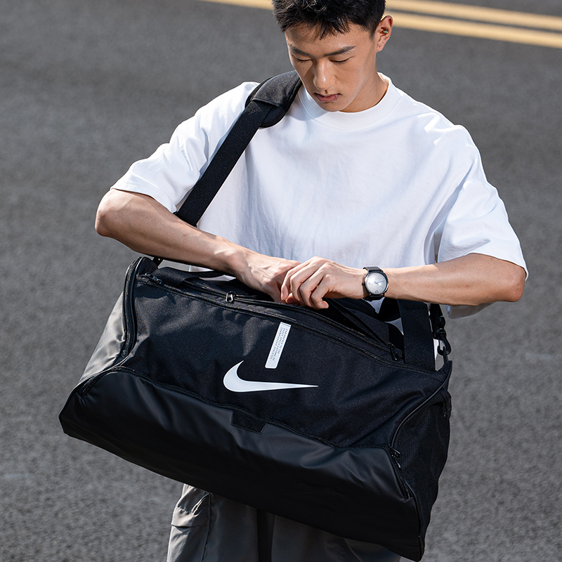 NIKE耐克单肩包男女包2025新款健身训练运动休闲大容量背包CU8090