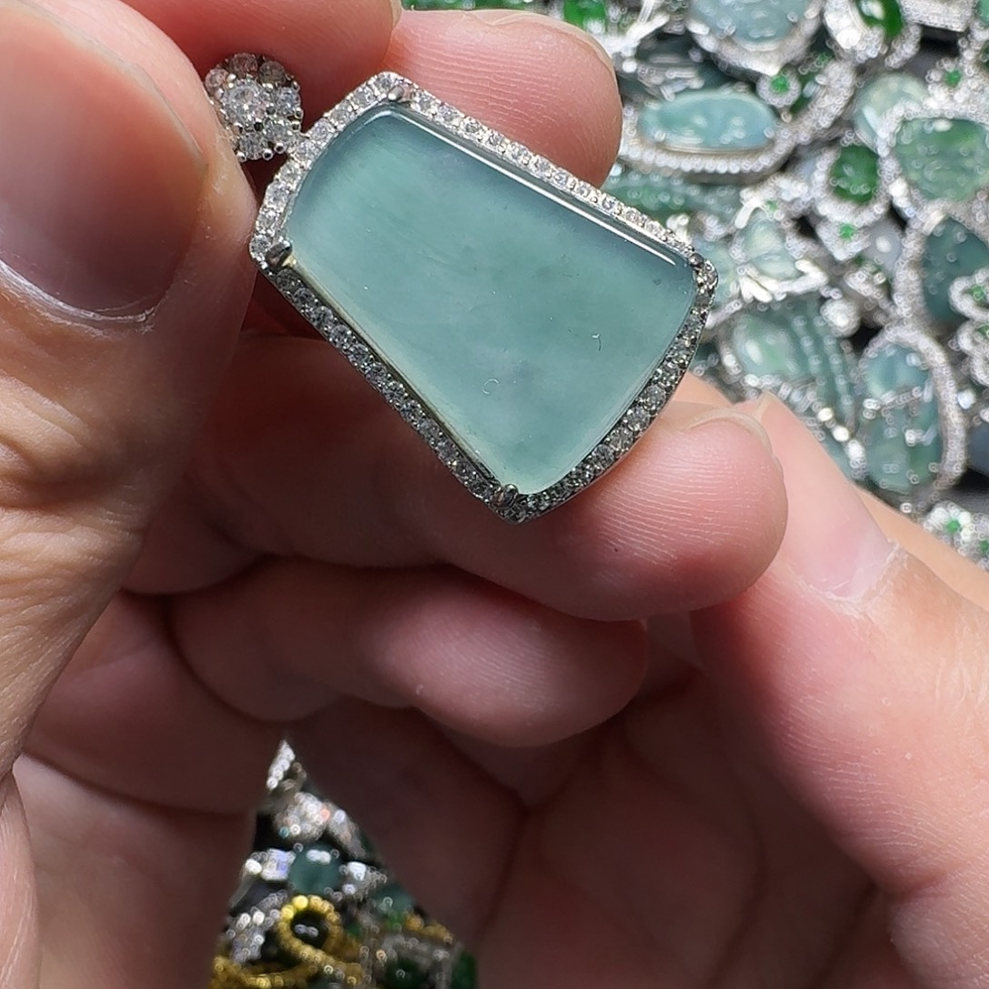 翡翠未镶嵌颈饰天然A货翡翠放漏