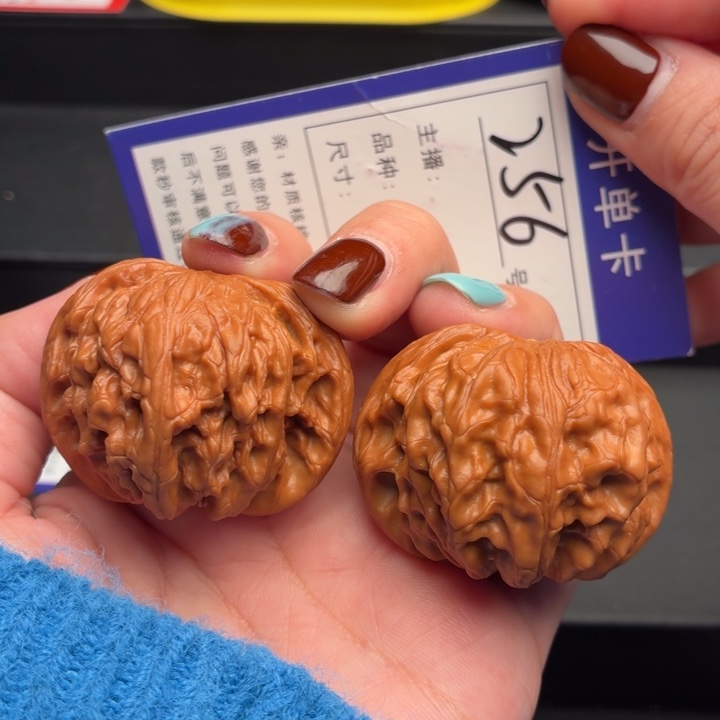 文玩核桃把件42尺山地正磨红皮