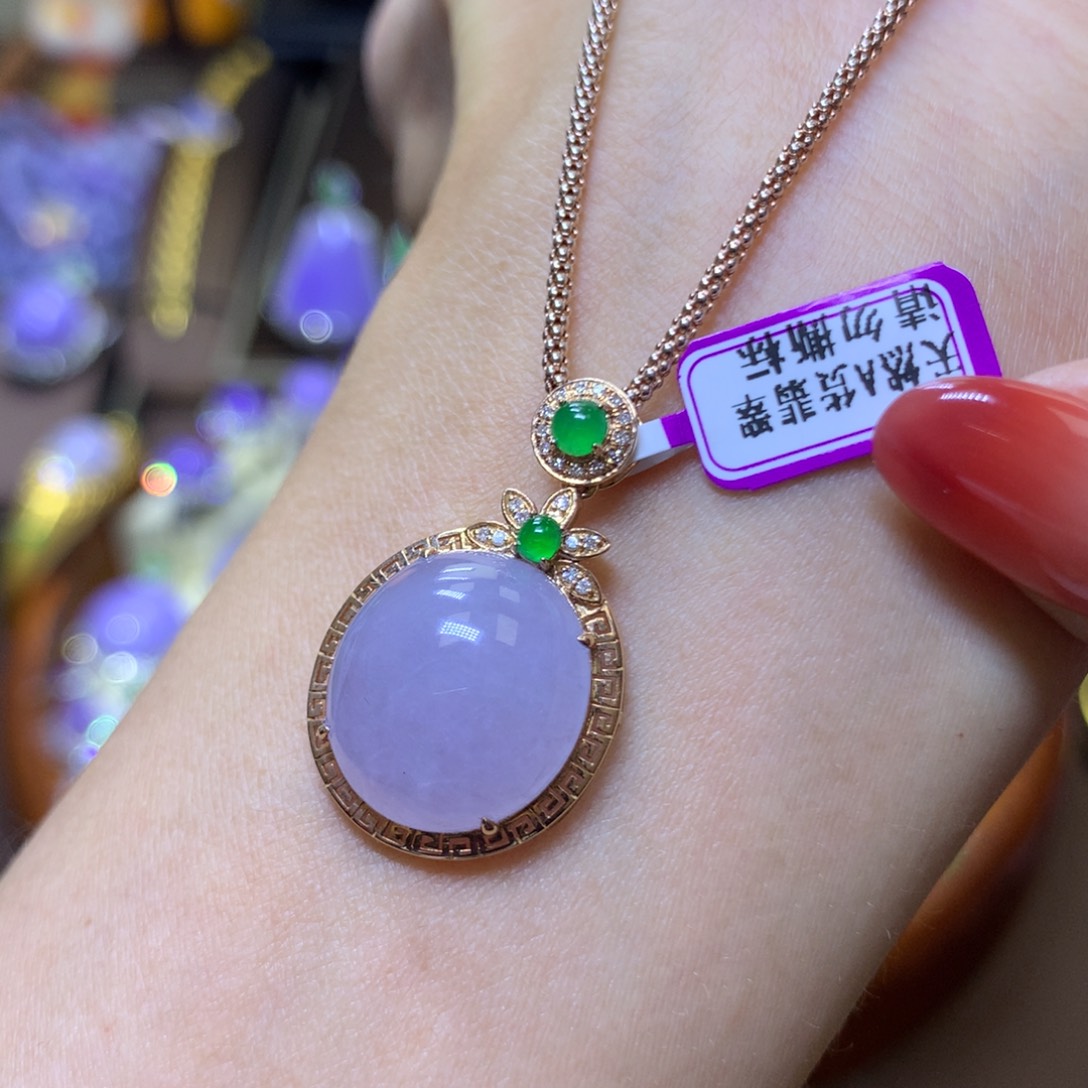 【闪购商品】翡翠颈饰18K金镶嵌浅**笑翡翠