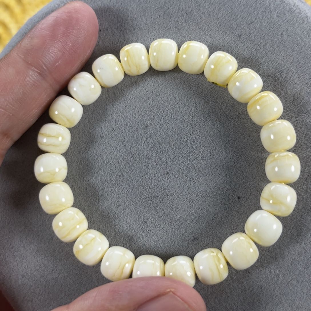 蜜蜡手串未镶嵌1***?俄料同料瓷白金纹虎皮