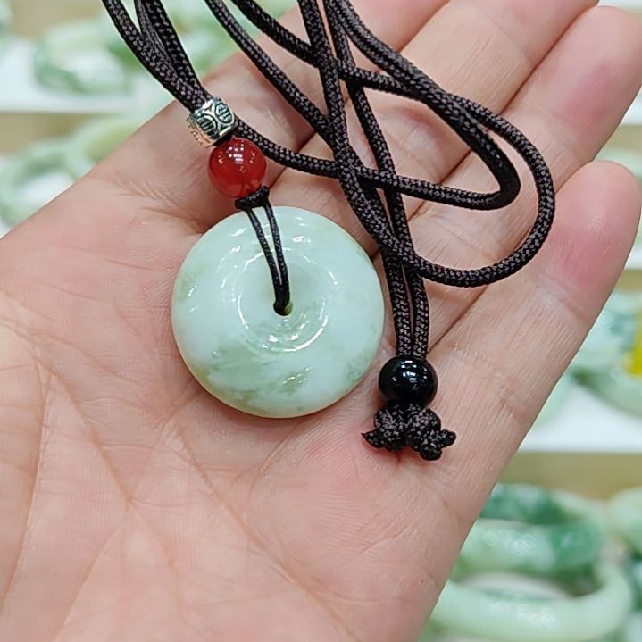 透闪石-蛇纹石玉颈饰未镶嵌黄****儿