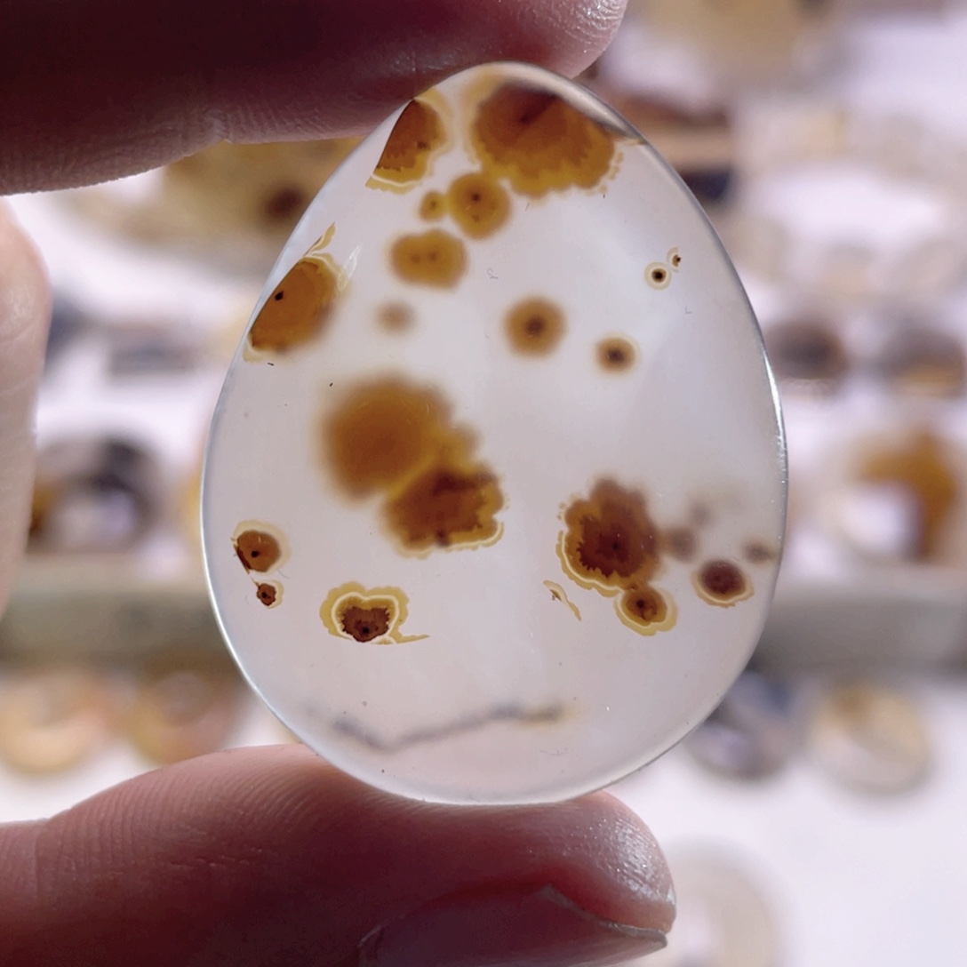 玛瑙/玉髓未镶嵌珠宝奇石