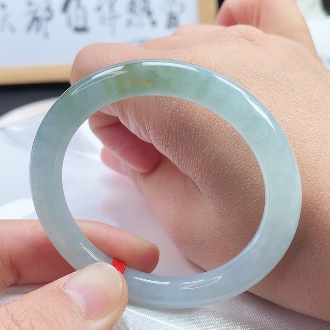 翡翠未镶嵌手镯飘绿圆条