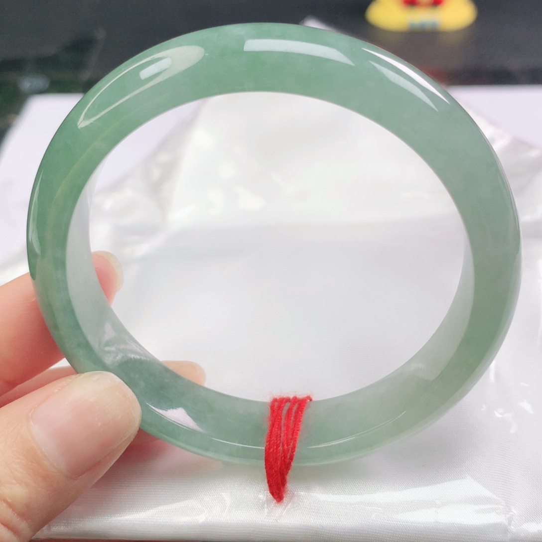 翡翠未镶嵌手镯正