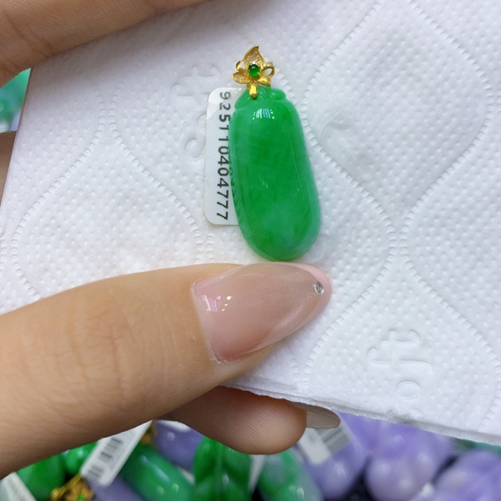 颈饰18K金镶嵌翡翠