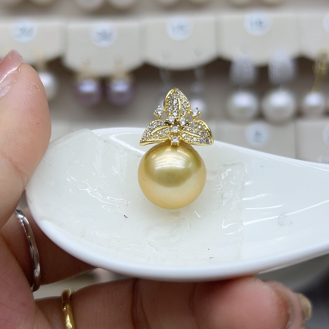 淡水珍珠银S925镶嵌颈饰飞*