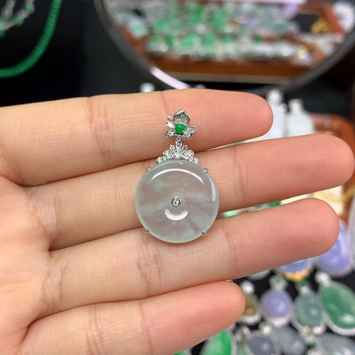 翡翠18K金镶嵌颈饰翡翠