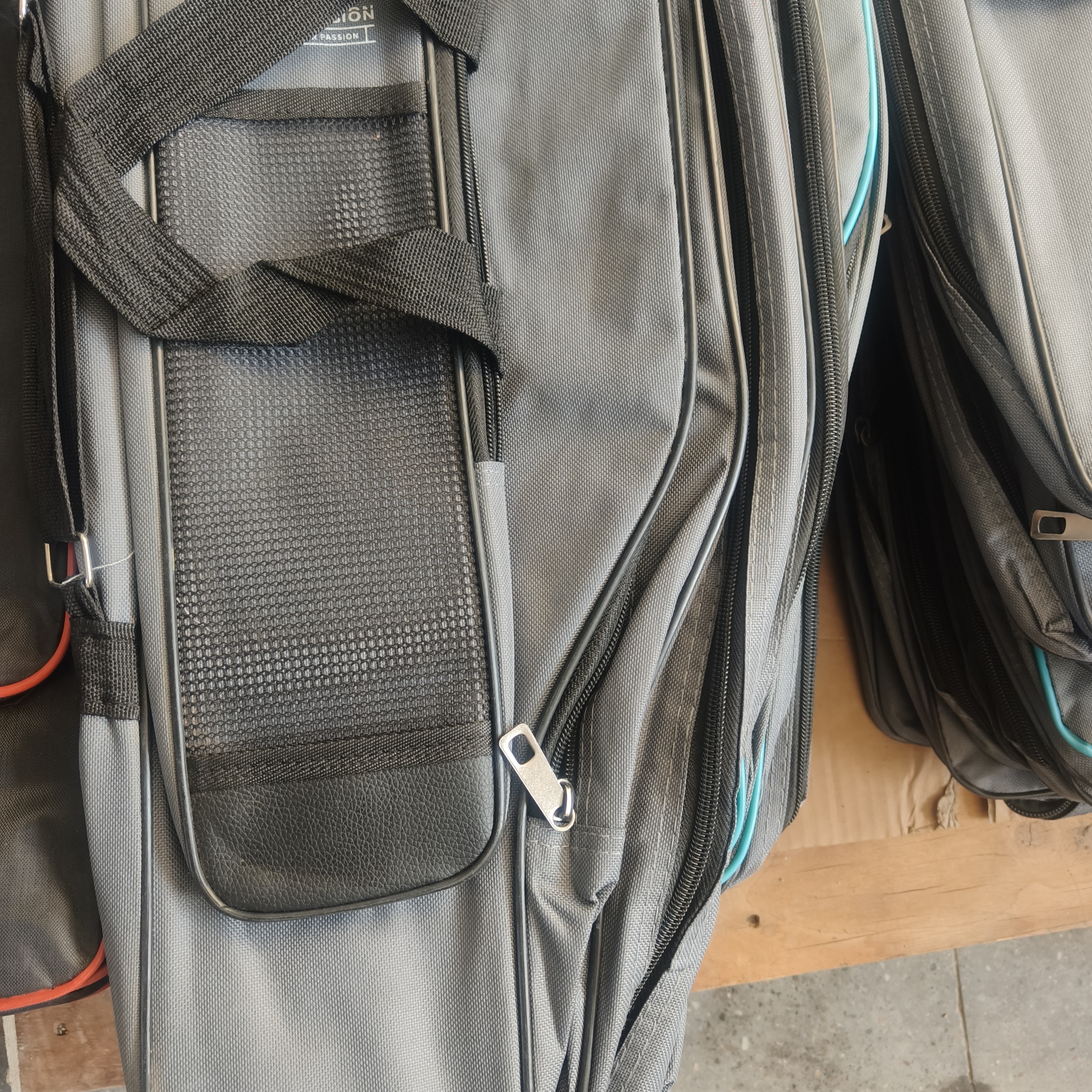 微瑕110厘米肚包2层层渔具包颜色随机