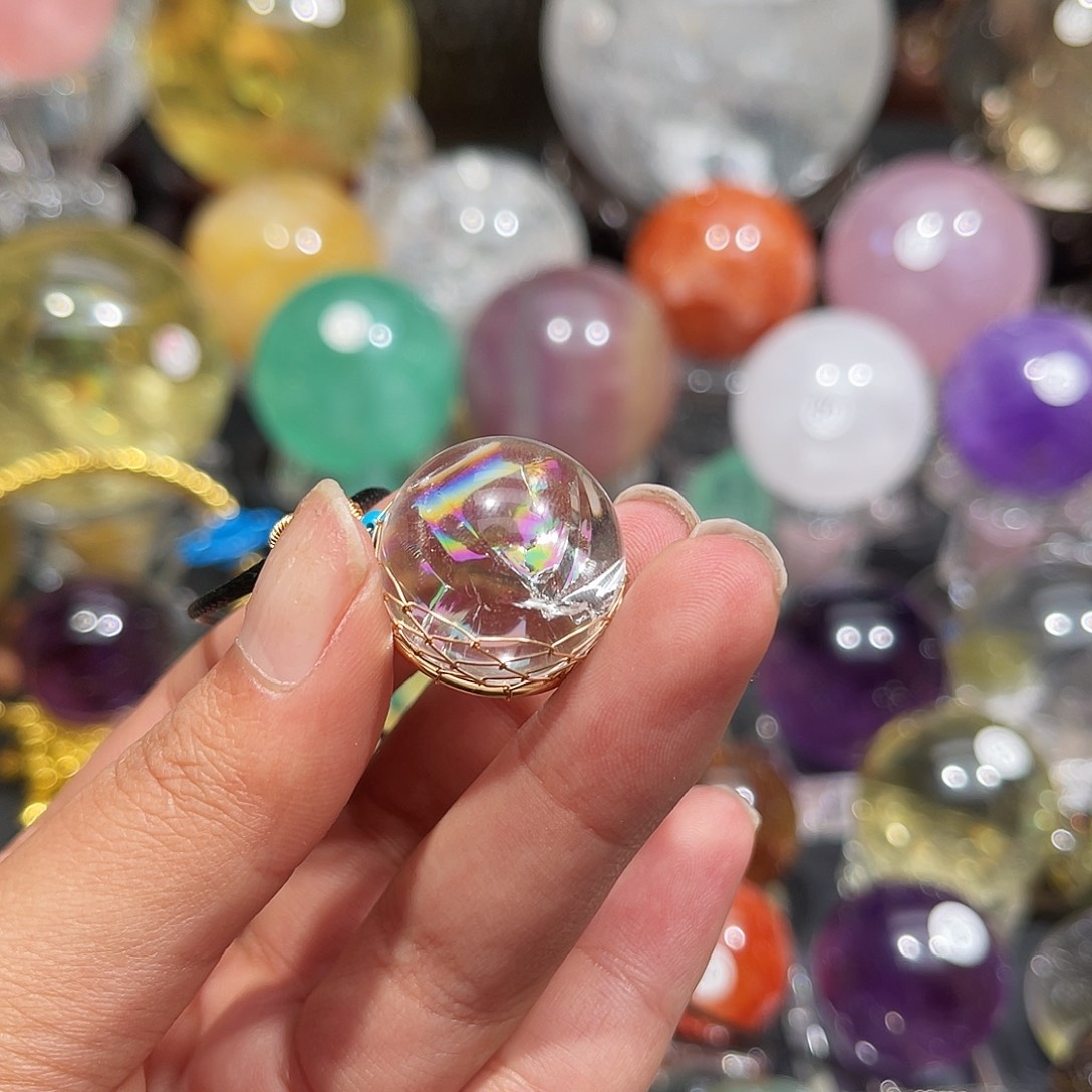 只***莓水晶未镶嵌珠宝半成品