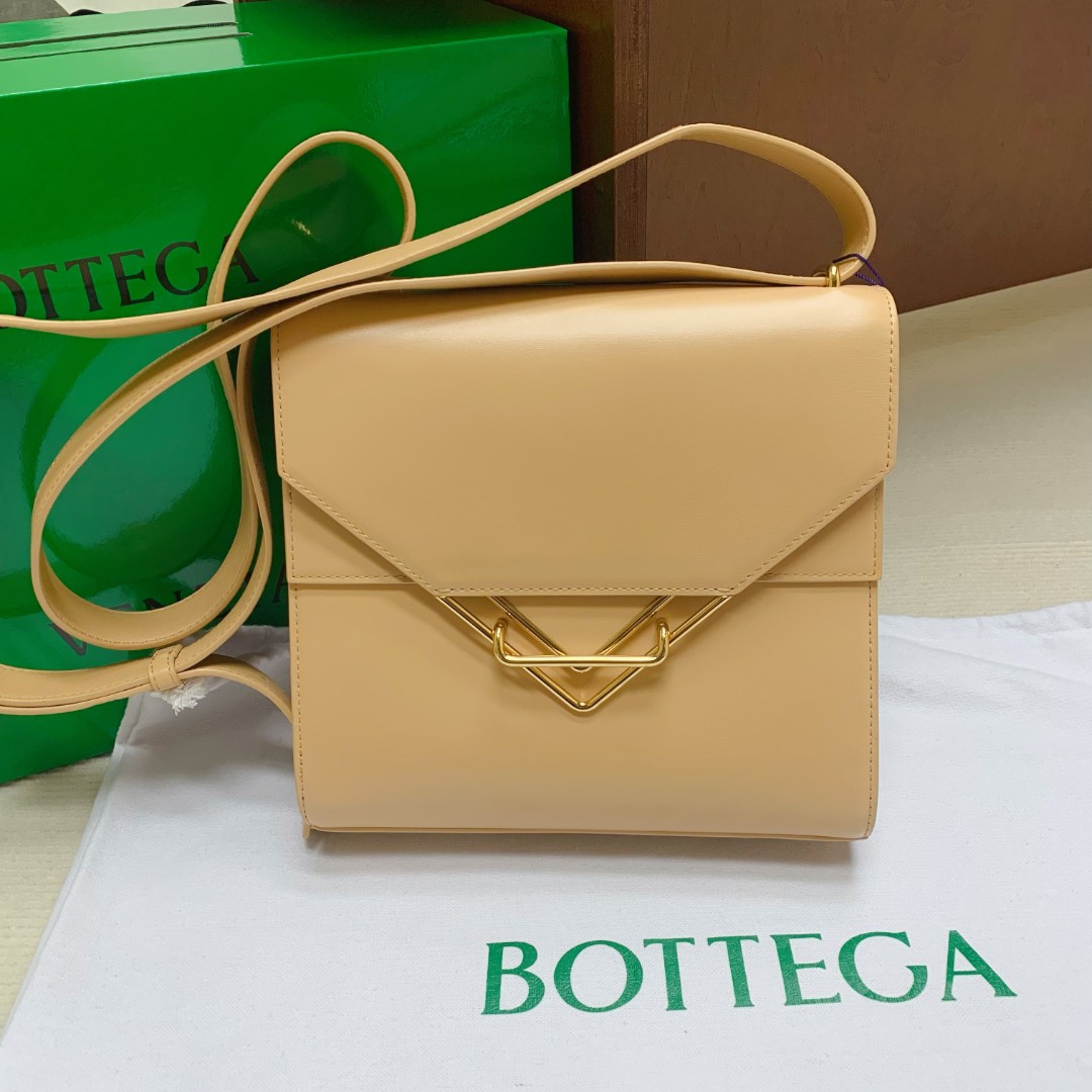 99新 BOTTEGA VENETA/葆蝶家 【闲置】bv 22新款豆腐包
