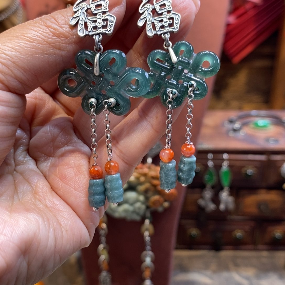 翡翠吊坠(赠链)未镶嵌