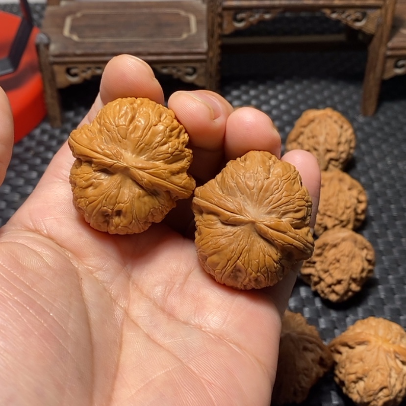 【闪购商品】文玩核桃吊坠42尺，元宝