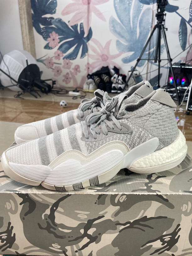95新 maje 45码280/adidas Trae Young2 特雷杨2代 签名篮球鞋
