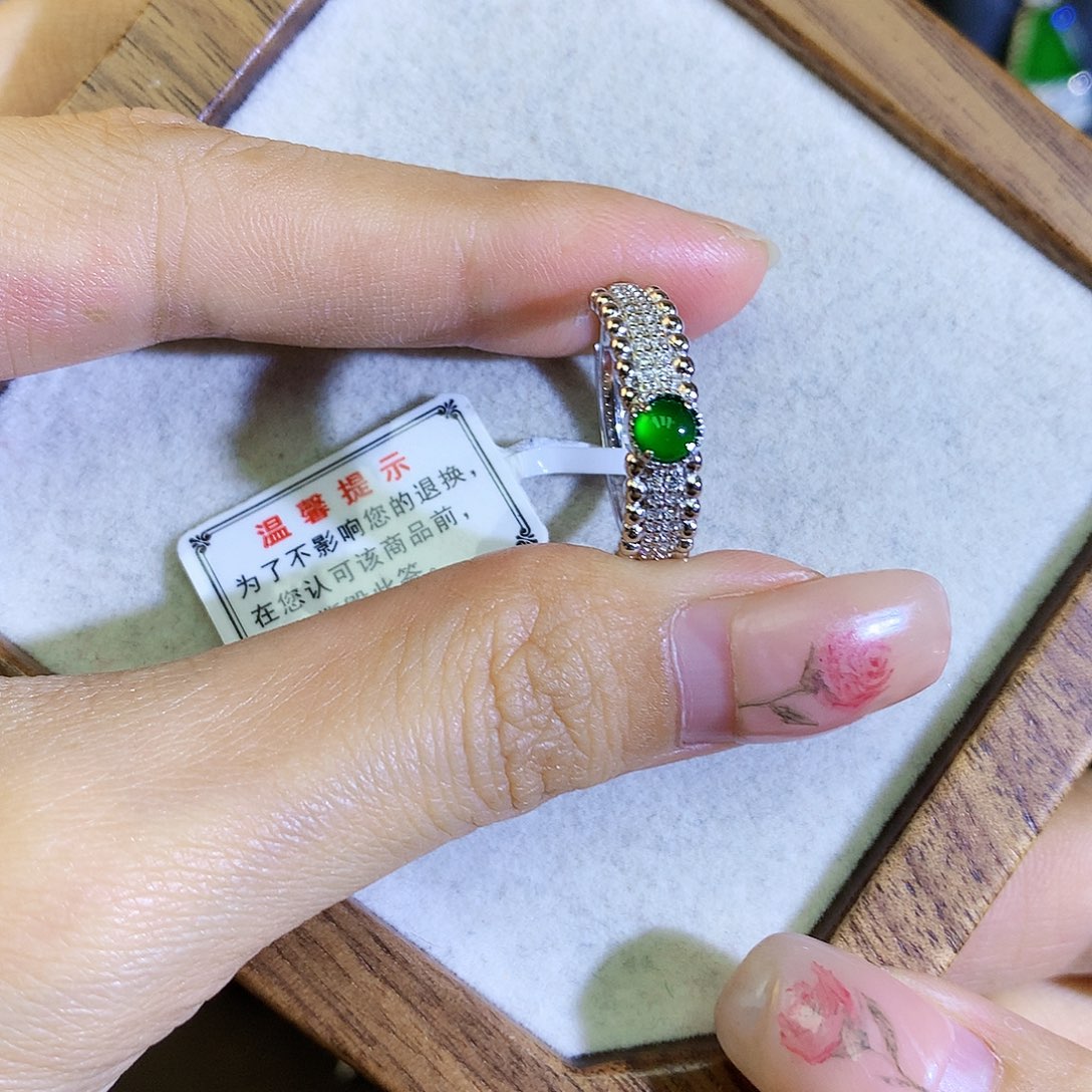 翡翠戒指银S925镶嵌天然翡翠戒指