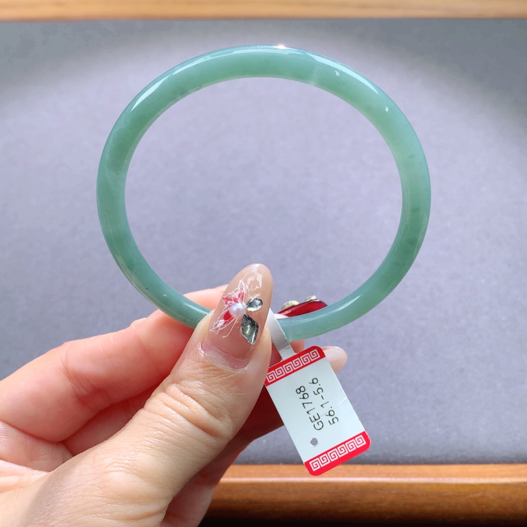 翡翠手镯未镶嵌天然翡翠手镯叮当镯