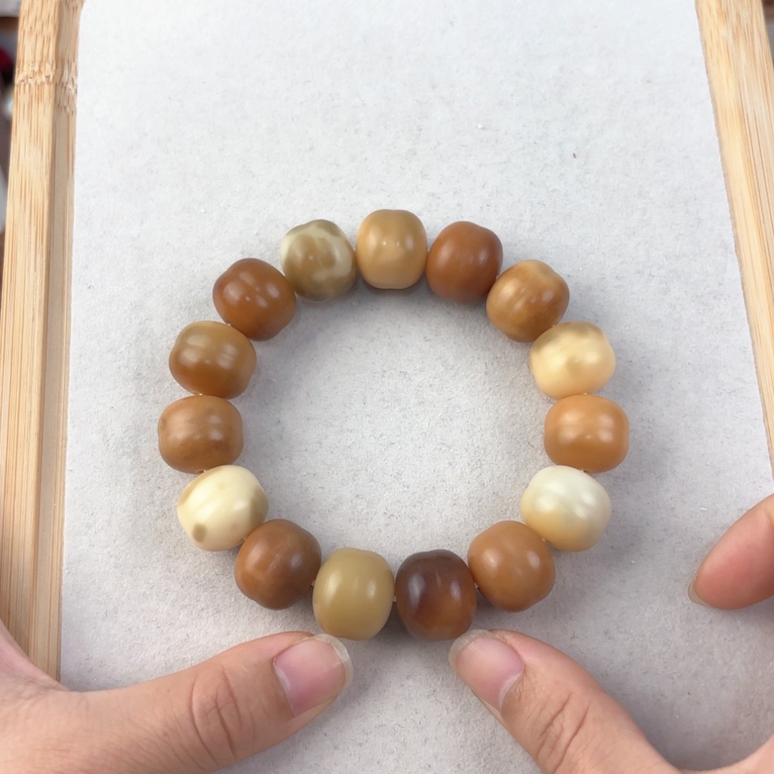 白玉菩提吊坠卡17蛋堡